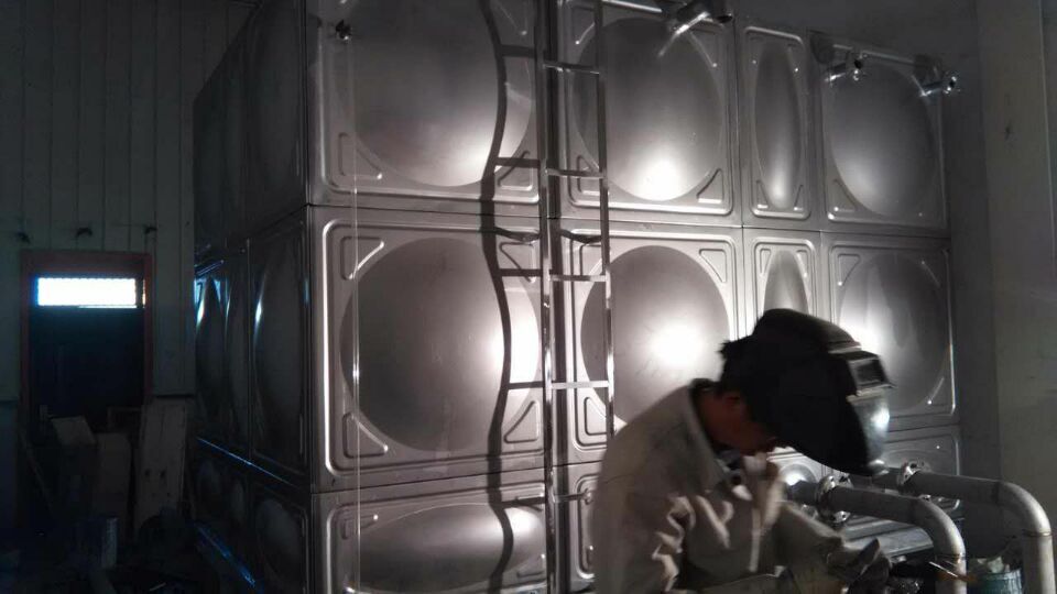 公司完成长春市一汽大众不锈钢水箱12吨1台